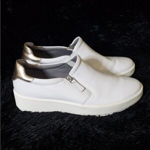 Clarks White Slip-On Sneakers With Side Sipper Size 10